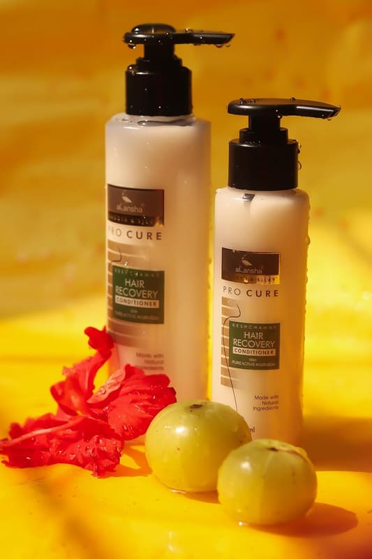 AKANSHA Keshchamak Men's & Women's Natural Ayurvedic Hair Conditioner (100ml) in use