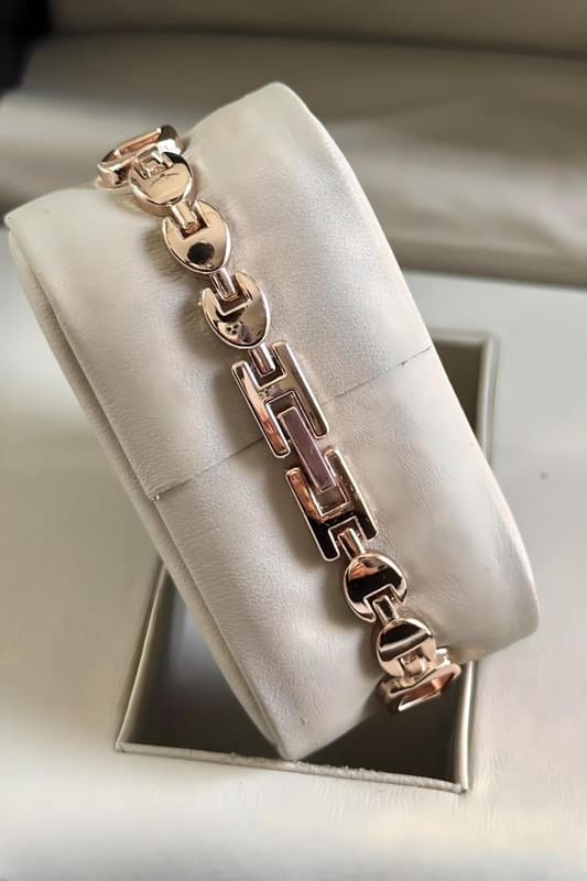 Styledose KC 27 additional gallery photo of the stone-studded bracelet watch